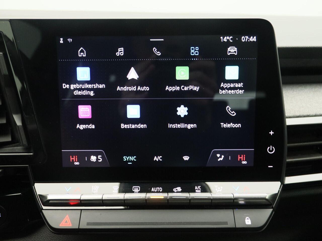 Renault Austral Equilibre mild hybrid advanced 130 | Navigatie via Apple & Android Carplay | Parkeersensoren Voor & Achter | Achteruitrijcamera | Trekhaak | Climate Control | Cruise Control & Snelheidsbegrenzer |