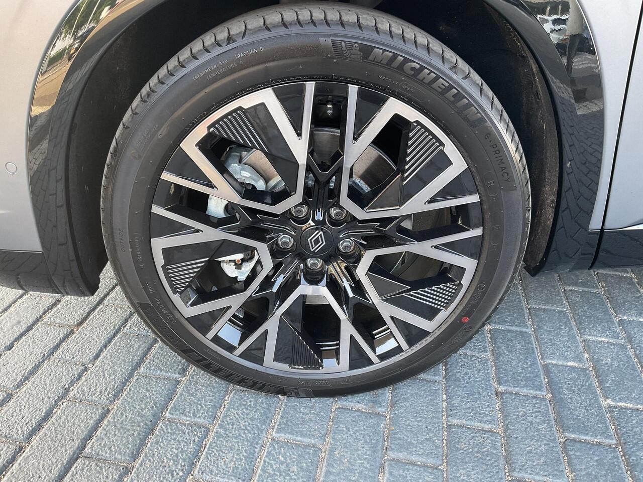 Renault Austral 1.2 E-Tech full hybrid 200 iconic esprit Alpine / Demo Hillegom / pack vision / pack light & sound / pack around view camera / 4CONTROL /