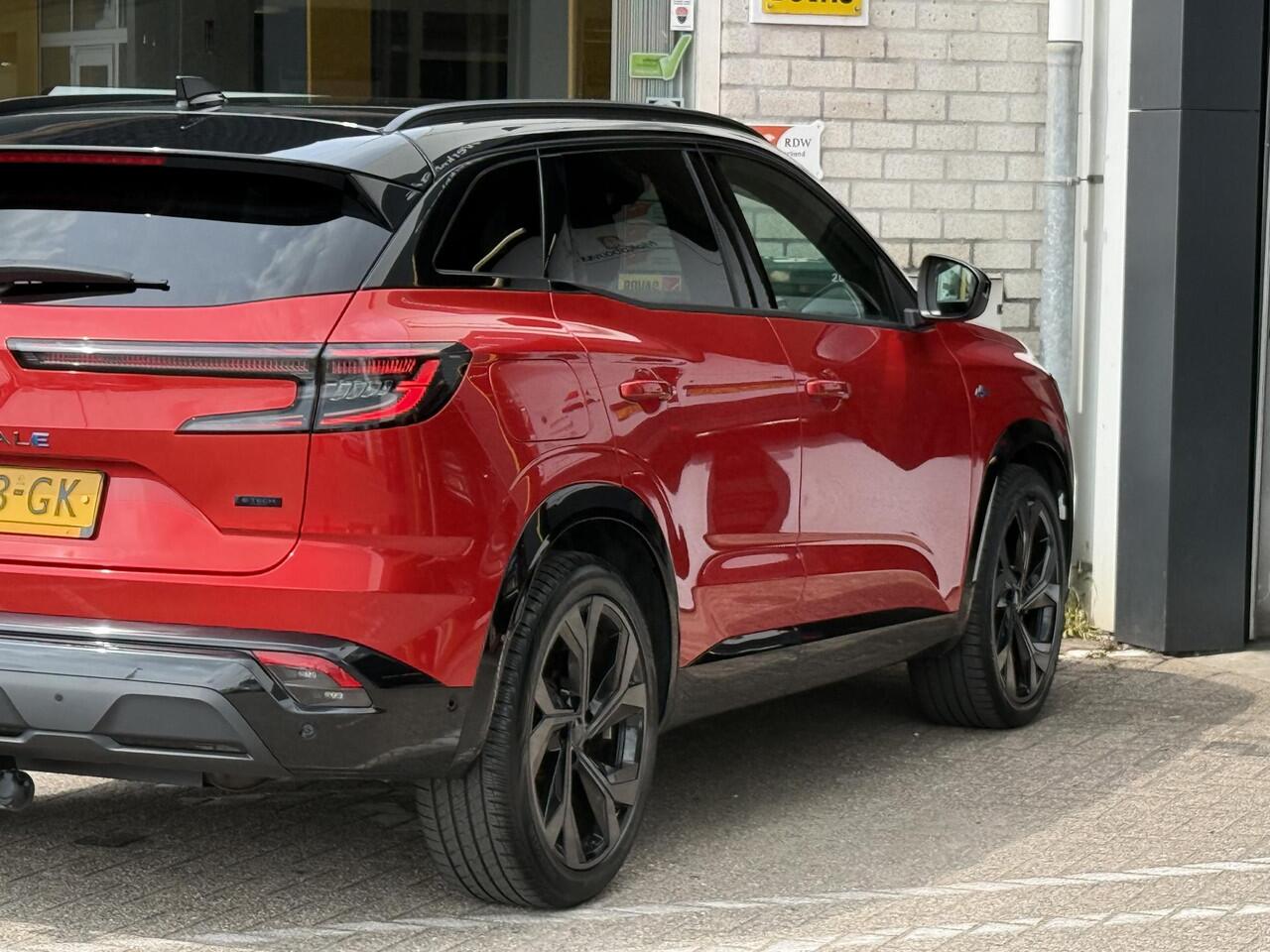 Renault Austral 1.2 E-Tech full hybrid 200 techno esprit Alpine | Trekhaak | Google Maps geïntegreerd | Cruise adaptief | Achteruitrijcamera | LED | Key-less | Elektrische achterklep | Lichtmetaal 20'' |