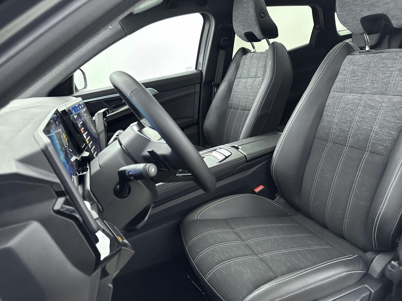 Renault Austral 1.2 E-Tech full hybrid 200Pk techno | Google Navigatie | Apple & Android Carplay | Parkeersensoren Voor & Achter | Achteruitrijcamera | Climate Control | Privacy Glass | Keyless Entry | Adaptieve Cruise Control |