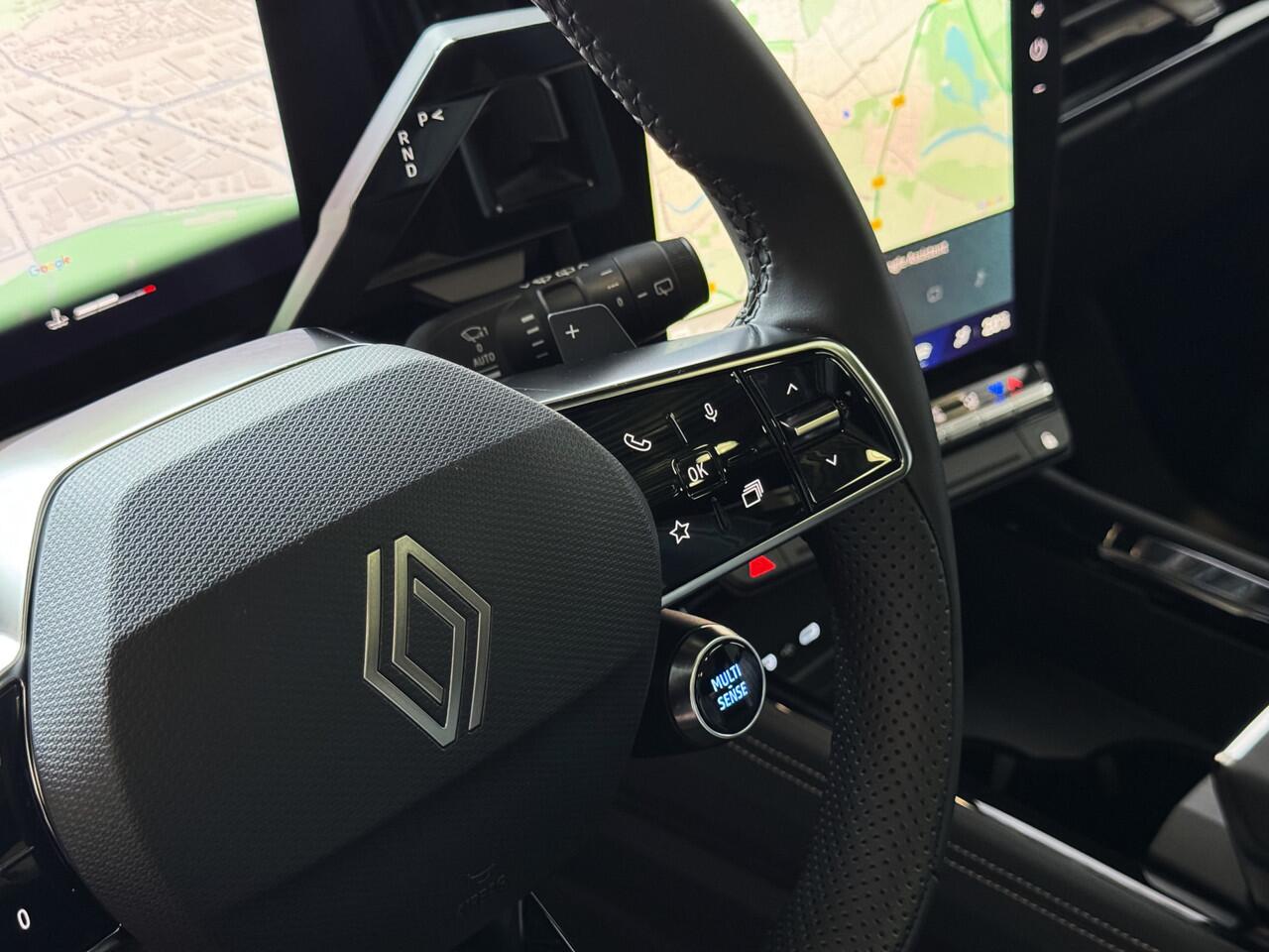 Renault Austral 1.3 160PK PANORAMA 4.CILINDER TECHNO ELEK.KLEP ELEK.STOEL NAVI STOEL/STUUR/RUIT VERW. LED LEER 1800KG MAX TREKGEWICHT