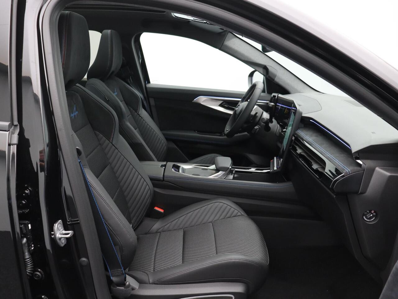 Renault Austral E-Tech full hybrid 200 iconic esprit Alpine | Trekhaak | Panoramisch dak | Harman kardon | 360 graden camera |