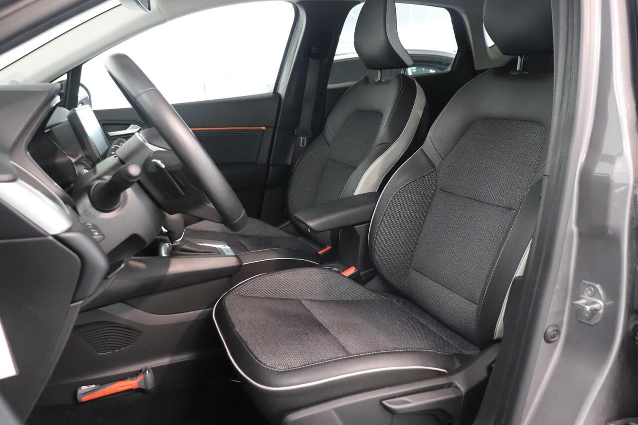 Renault CAPTUR 1.3 160 Pk techno Automaat | Camera | Adaptieve Cruise control | Navigatie | Stuur en stoel verwarming | LED |