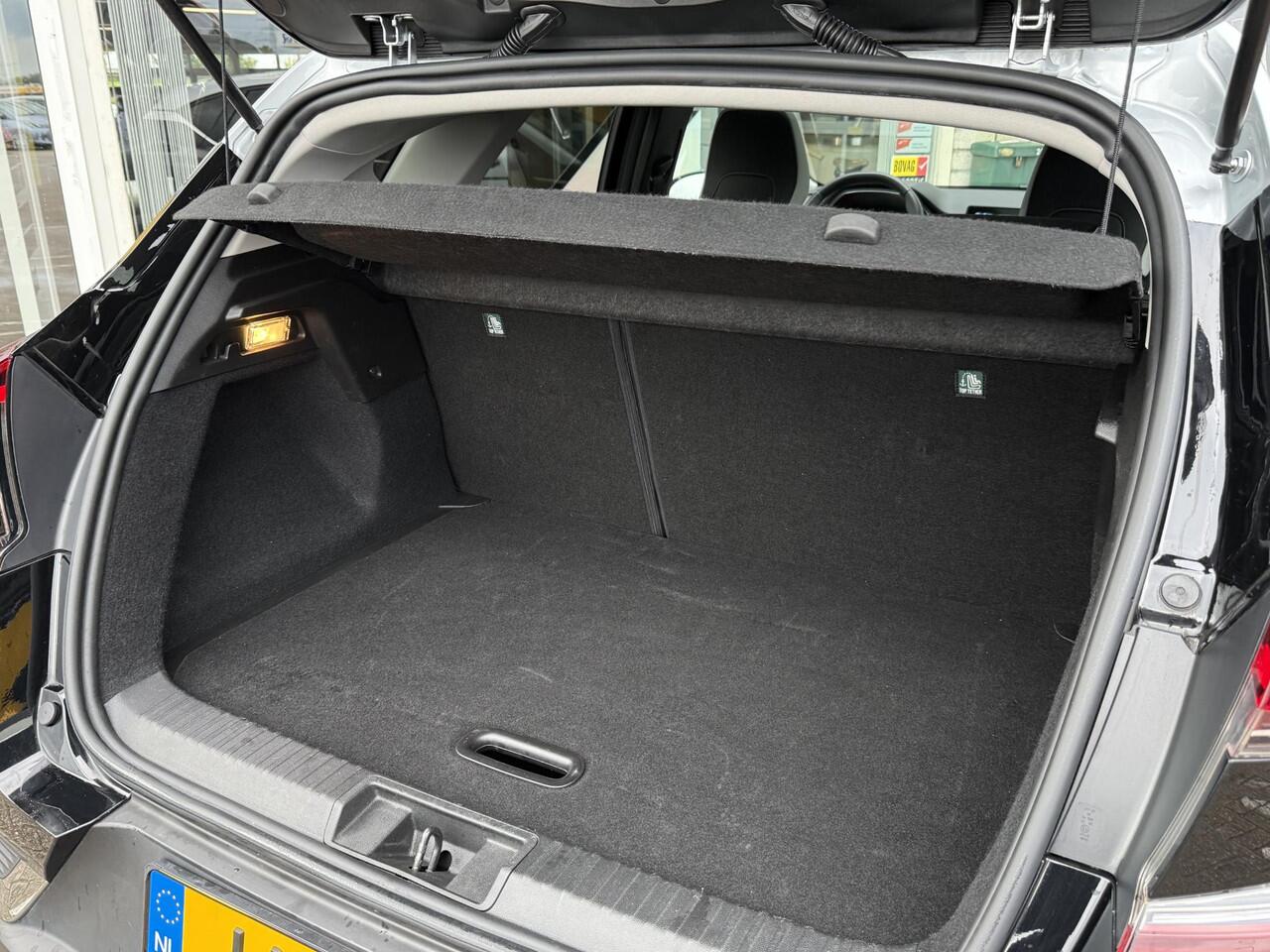 Renault CAPTUR TCe 140 EDC Intens | Trekhaak | Glazen schuif-kantel dak | Stoel & stuur verwarming | Navi groot | DAB | Achteruitrijcamera | Climate Control | Key-less |