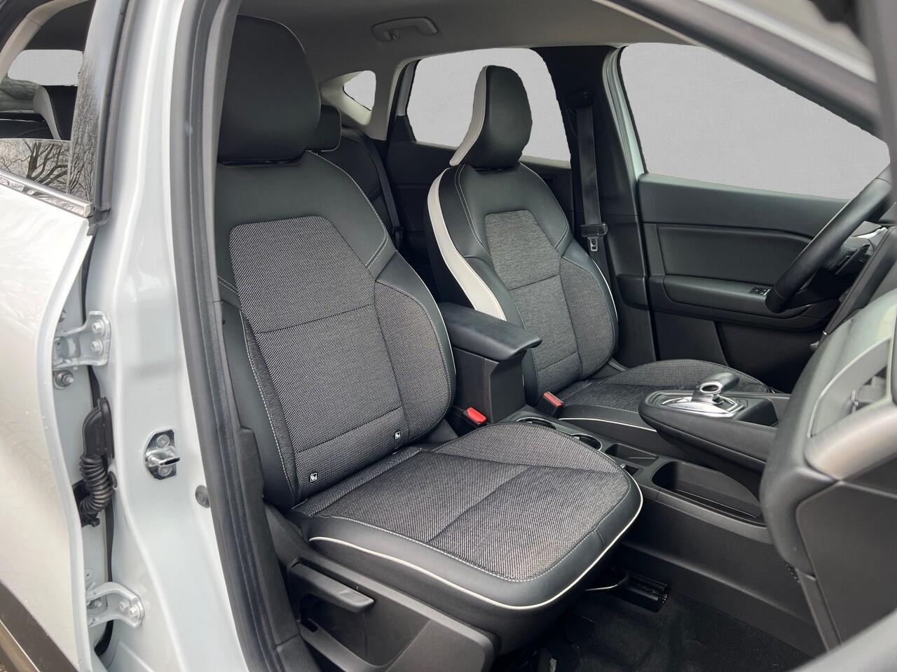 Renault CAPTUR 1.3 TCe 140 Intens EDC NAVI / CAMERA / STOEL&STUURVERW. / CRUISE