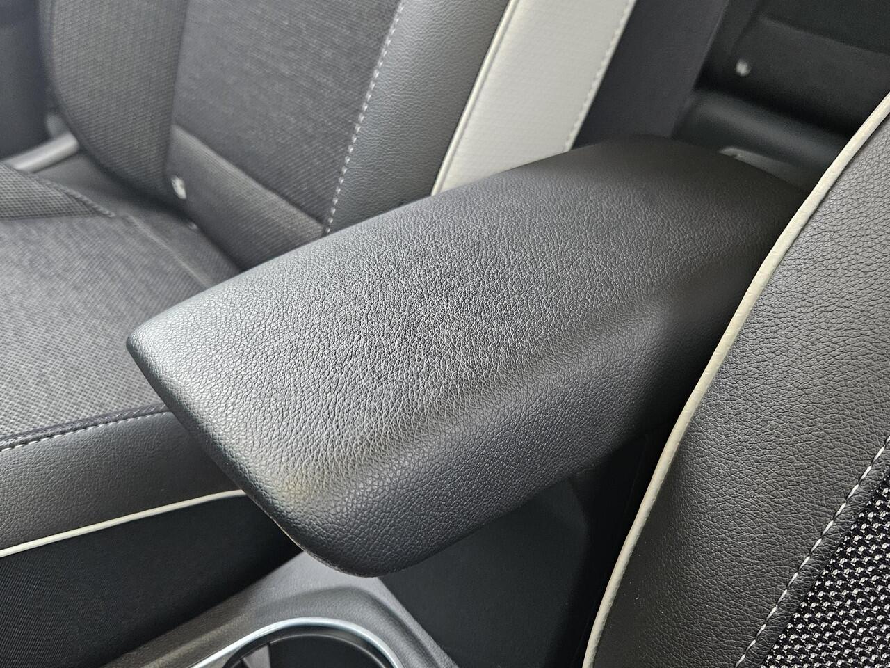 Renault CAPTUR 1.0 TCe 90 Intens / 1e Eigenaar / Dealer Onderhouden / All Season Banden / Achteruitrijcamera / Parkeersensoren/ Climate Control / Apple Carplay & Android Auto /