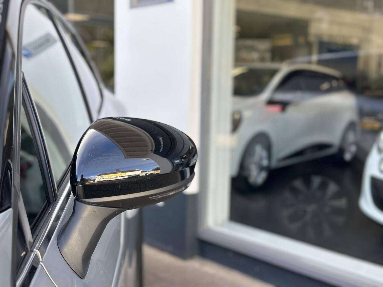 Renault CAPTUR 1.3 TCe 140 EDC Techno | Lage tellerstand | Camera en sensoren | Easylink navigatie systeem