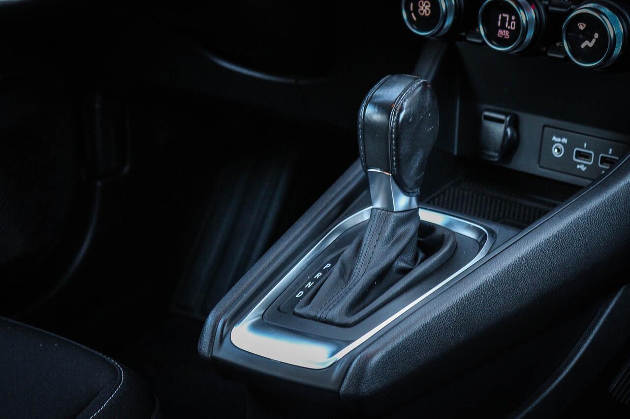 Renault CAPTUR 1.3 TCe 140 Intens Van 17.950,- NU 16.950,- !