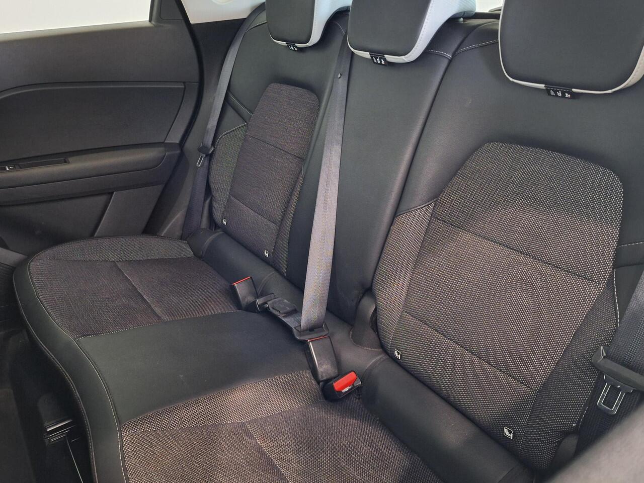 Renault CAPTUR 1.3 Mild Hybrid 160 EDC Techno | Adaptieve Cruise Control | Stoel- en voorruitverwarming | Dodehoek Detectie