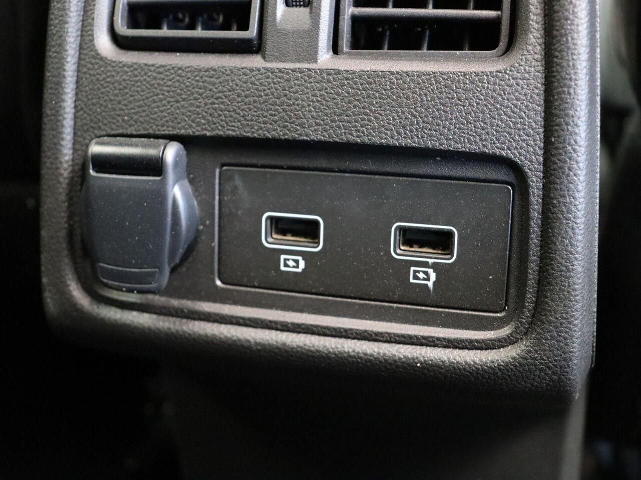 Renault CAPTUR TCe 90pk Techno | Achteruitrijcamera | Parkeersensoren voor en achter | Navigatie | Apple Carplay en Android Auto |