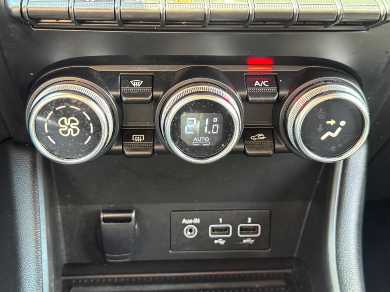 Renault CAPTUR 1.3 TCE 140PK AUT. HALF-LEER NAVIGATIE CARPLAY AIRCO LMV PDC