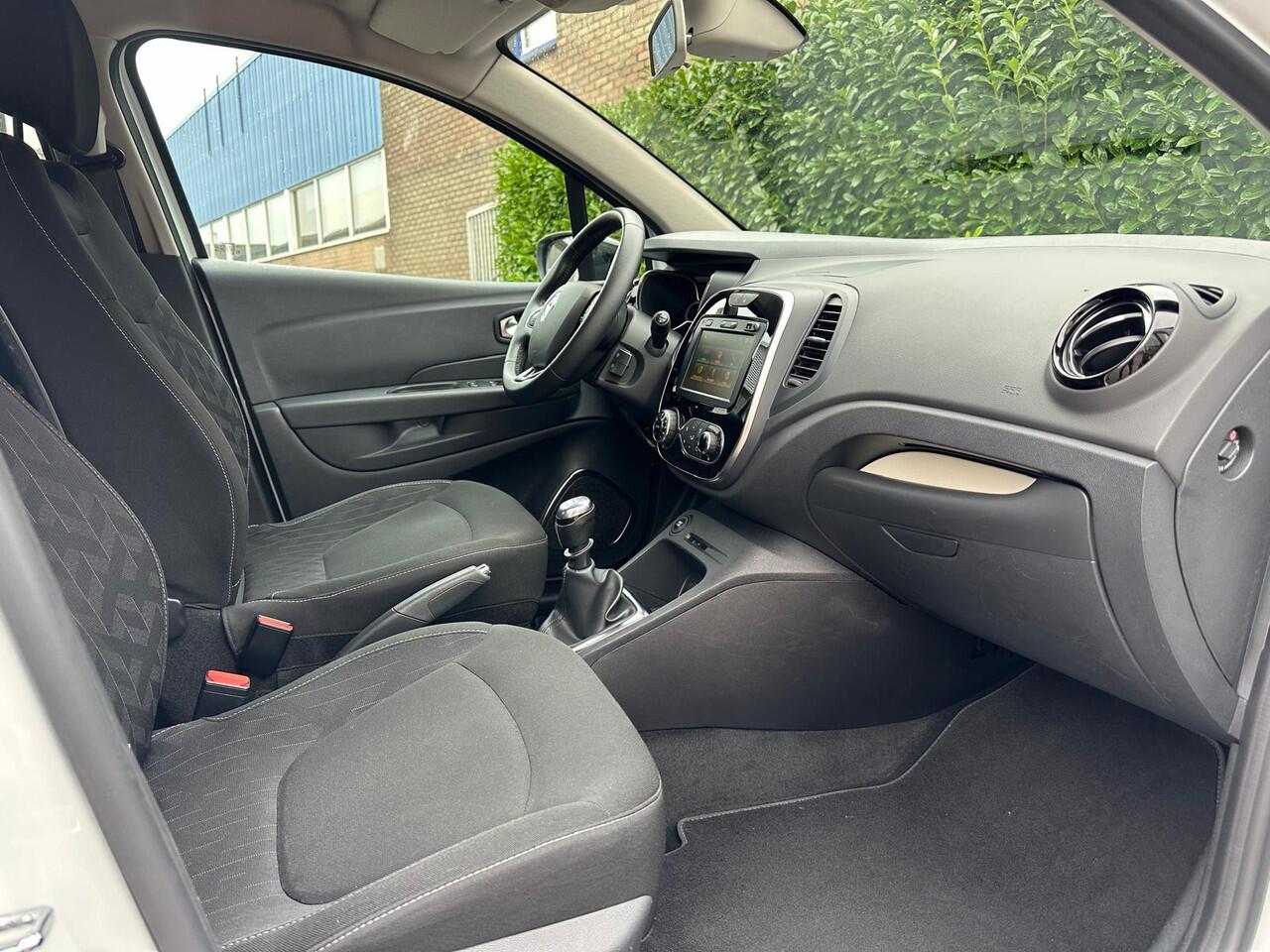 Renault CAPTUR 1.3 TCe Limited Climate C, Cruise C, Navigatie, Trekhaak!!!!