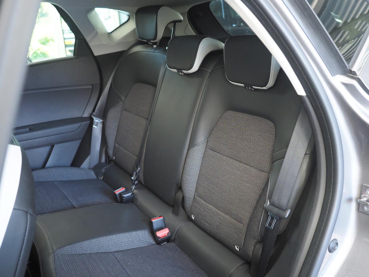 Renault CAPTUR 1.0 TCe 90 techno | Stuurwiel En Voorstoelen Verwarmd | Achteruitrijcamera | Actief Remmen | Apple CarPlay/ Android Auto | Parkeersensoren Voor- En Achter | Keyless Entry | Automatische Dimverlichting