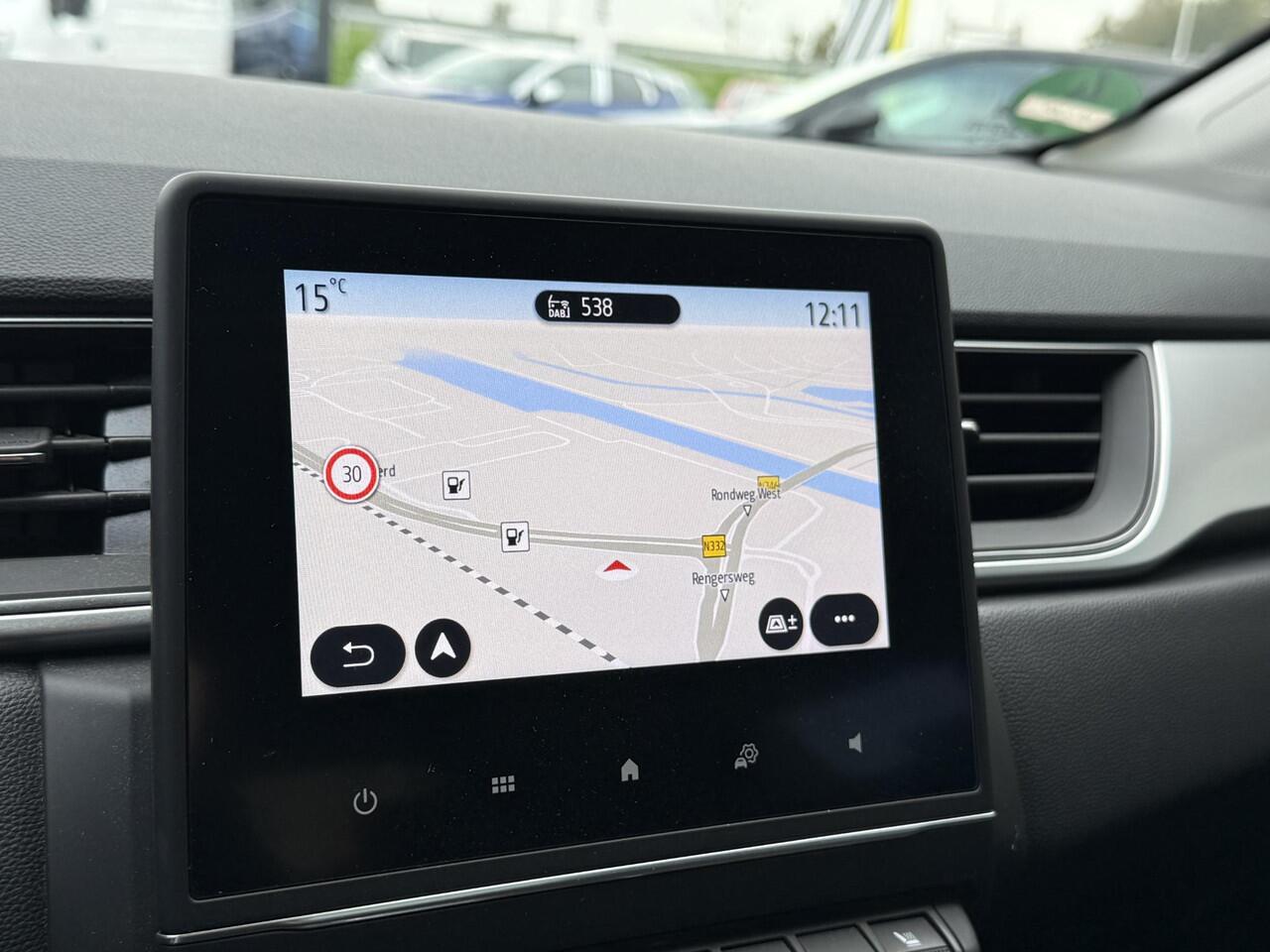 Renault CAPTUR TCe 140 EDC Intens | Trekhaak | Glazen schuif-kantel dak | Stoel & stuur verwarming | Navi groot | DAB | Achteruitrijcamera | Climate Control | Key-less |