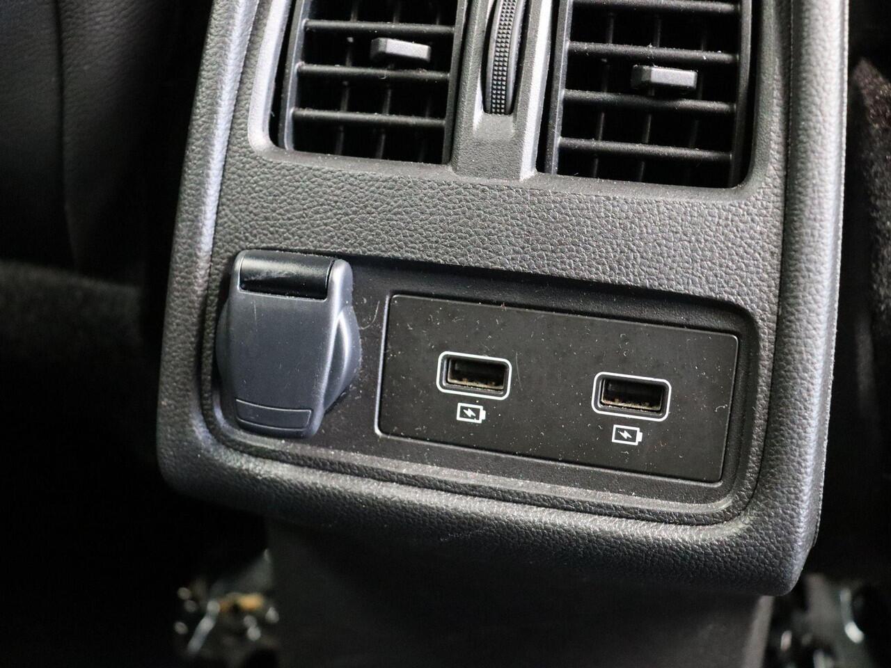 Renault CAPTUR E-Tech Hybrid 145PK Techno | Grootscherm navigatie | Digitaal dashboard | Achteruitrijcamera | Parkeersensoren voor/achter | Camera |