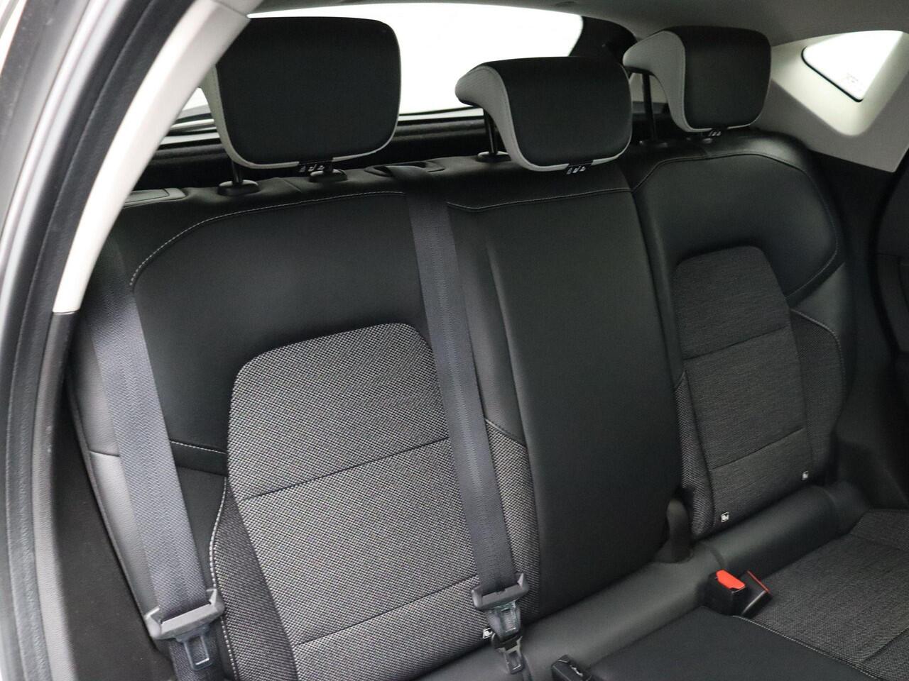 Renault CAPTUR 1.0 TCe 100 Intens | 1200KG Trekgewicht | Keyless | Clima | LED | Stoelverwarming | Achteruitrijcamera | Cruise.