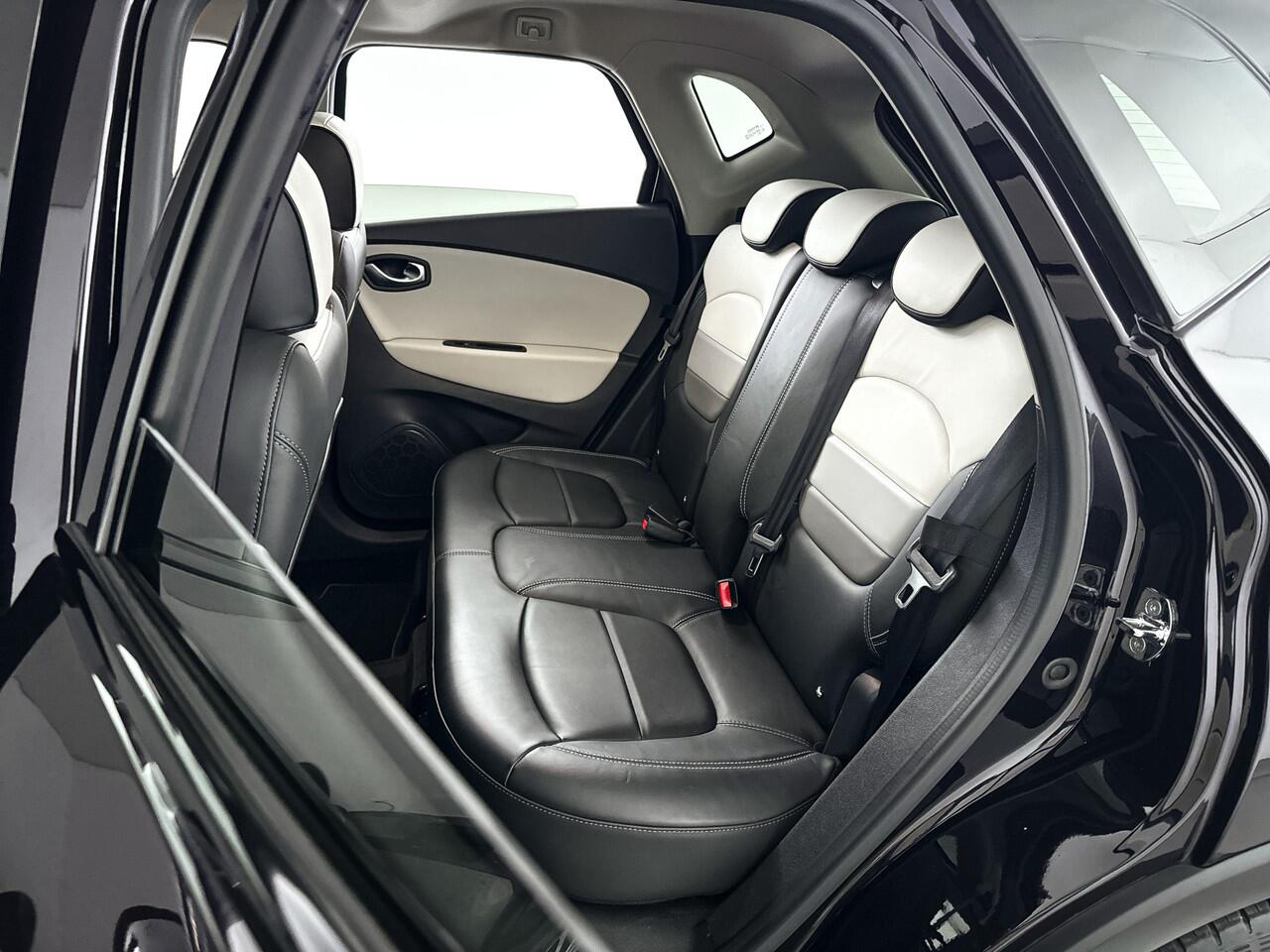 Renault CAPTUR TCe Aut. Initiale Paris | Panoramadak | Bose Audio | Parkeercamera | Trekhaak | Stoelverwarming