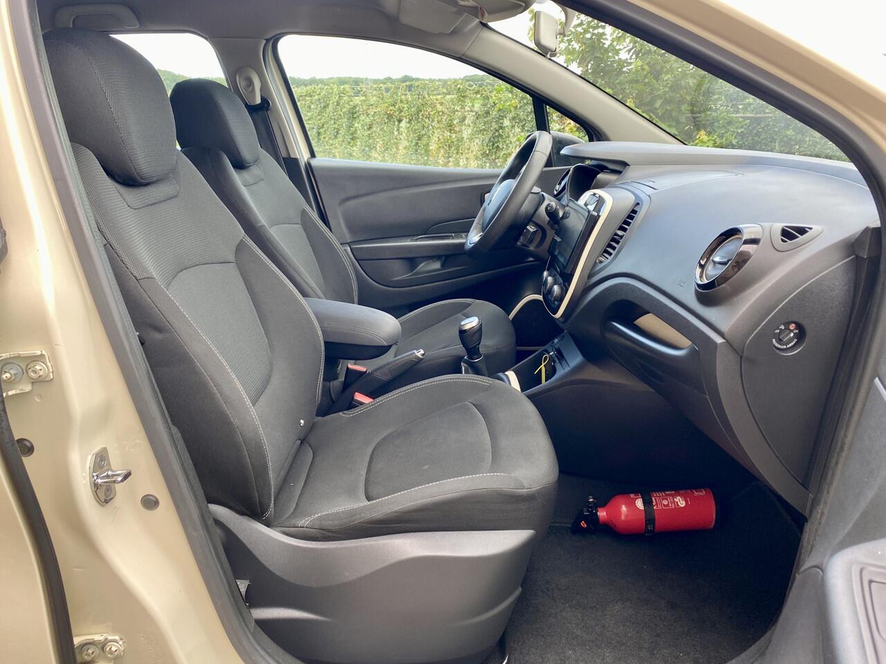 Renault CAPTUR 0.9 TCe Life [ fm navi,Apple carplay,camera,lmv ]