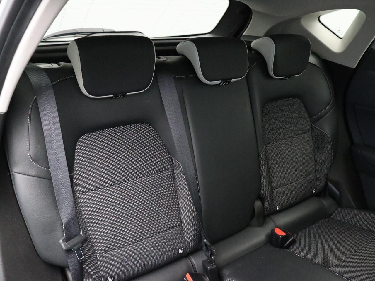 Renault CAPTUR TCe 90pk Techno | Navigatie | Achteruitrijcamera | 17" Lichtmetaal |