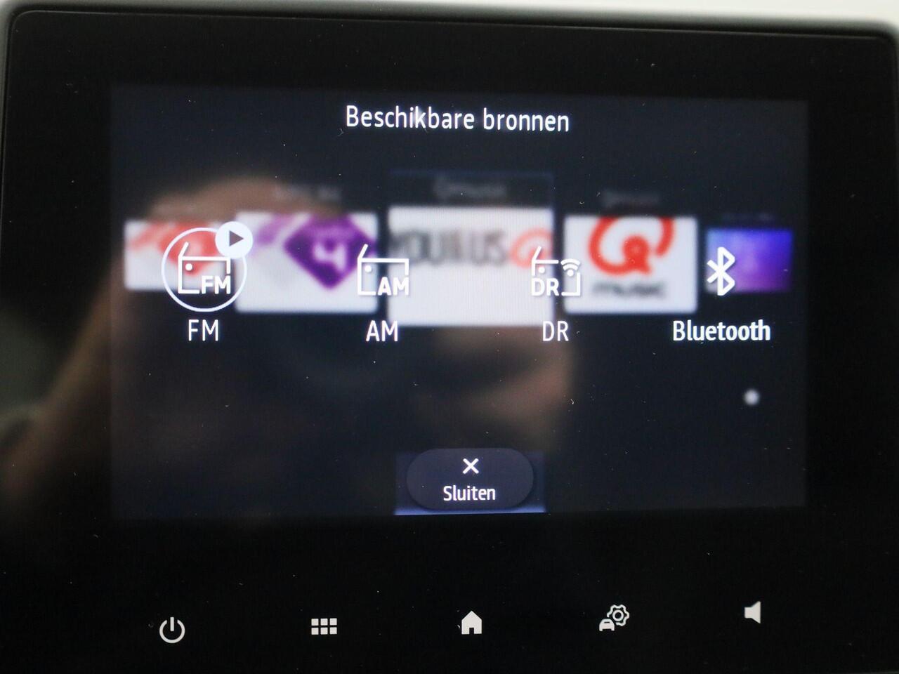 Renault CAPTUR 1.0 TCE Intens 90Pk | Navigatie | Apple & Android Carplay | Parkeersensoren Voor & Achter | Achteruitrijcamera | Cruise Control & Snelheidsbegrenzer | Climate Control | Privacy Glass |