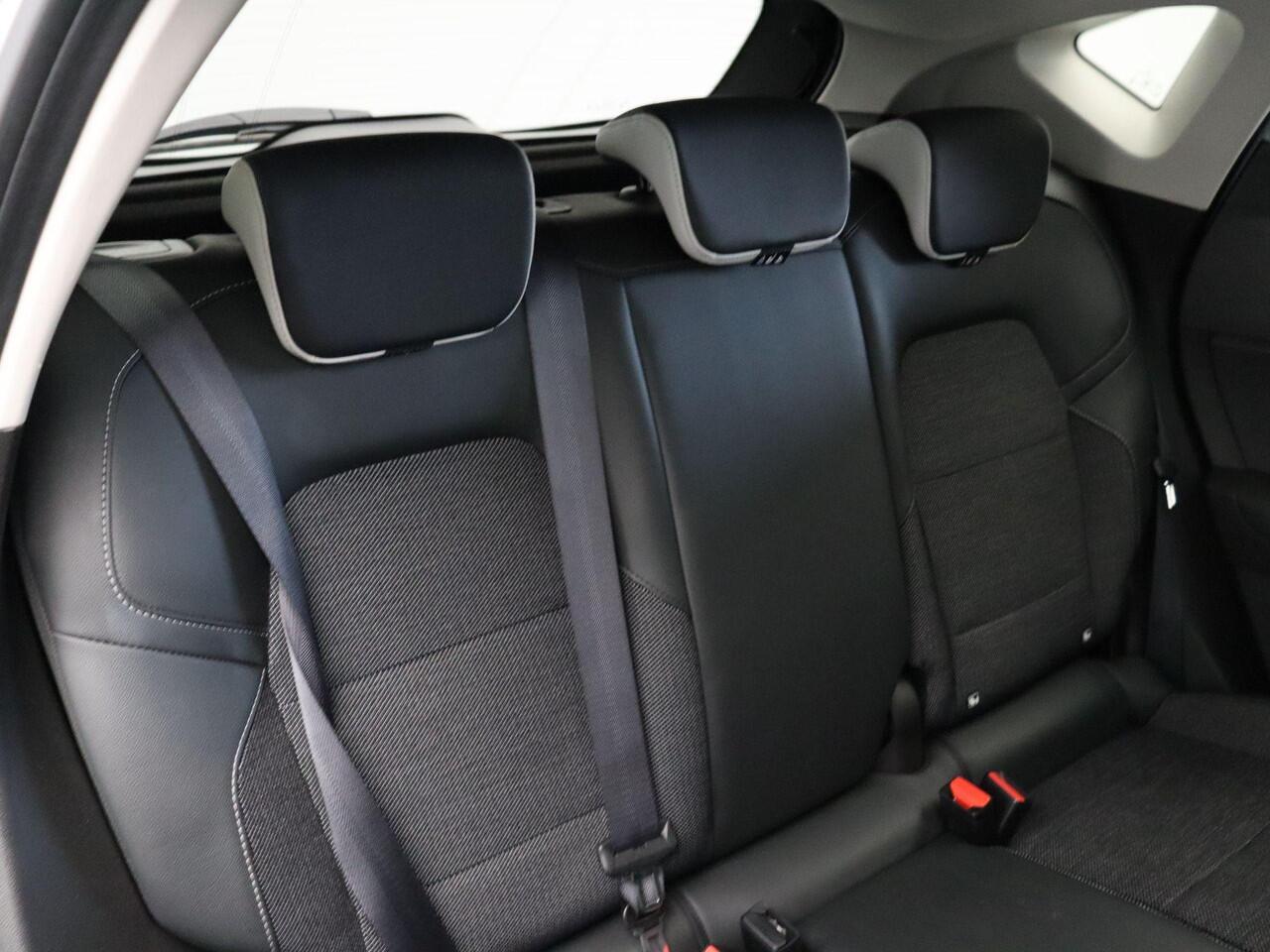 Renault CAPTUR E-Tech Hybrid 145 Techno | Navigatie | Achteruitrijcamera | Parkeersensoren voor en achter | Climate control |