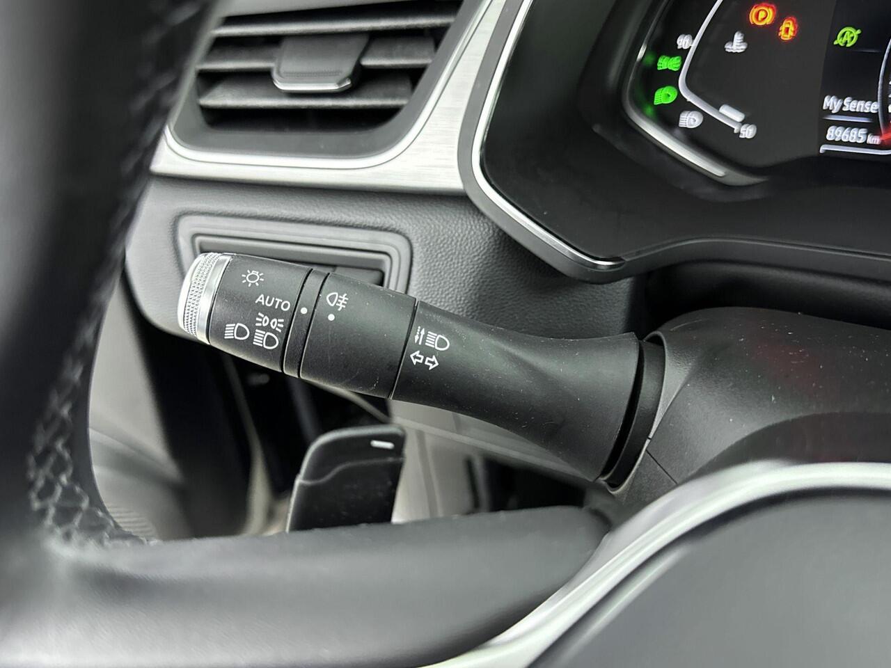 Renault CAPTUR 1.3 TCe 140Pk Intens Automaat | Navigatie | Cruise Control | Climate Control | Parkeersensoren met Camera | Keyless Entry & Start | Lichtmetalen Velgen | DAB Radio | Bluetooth |