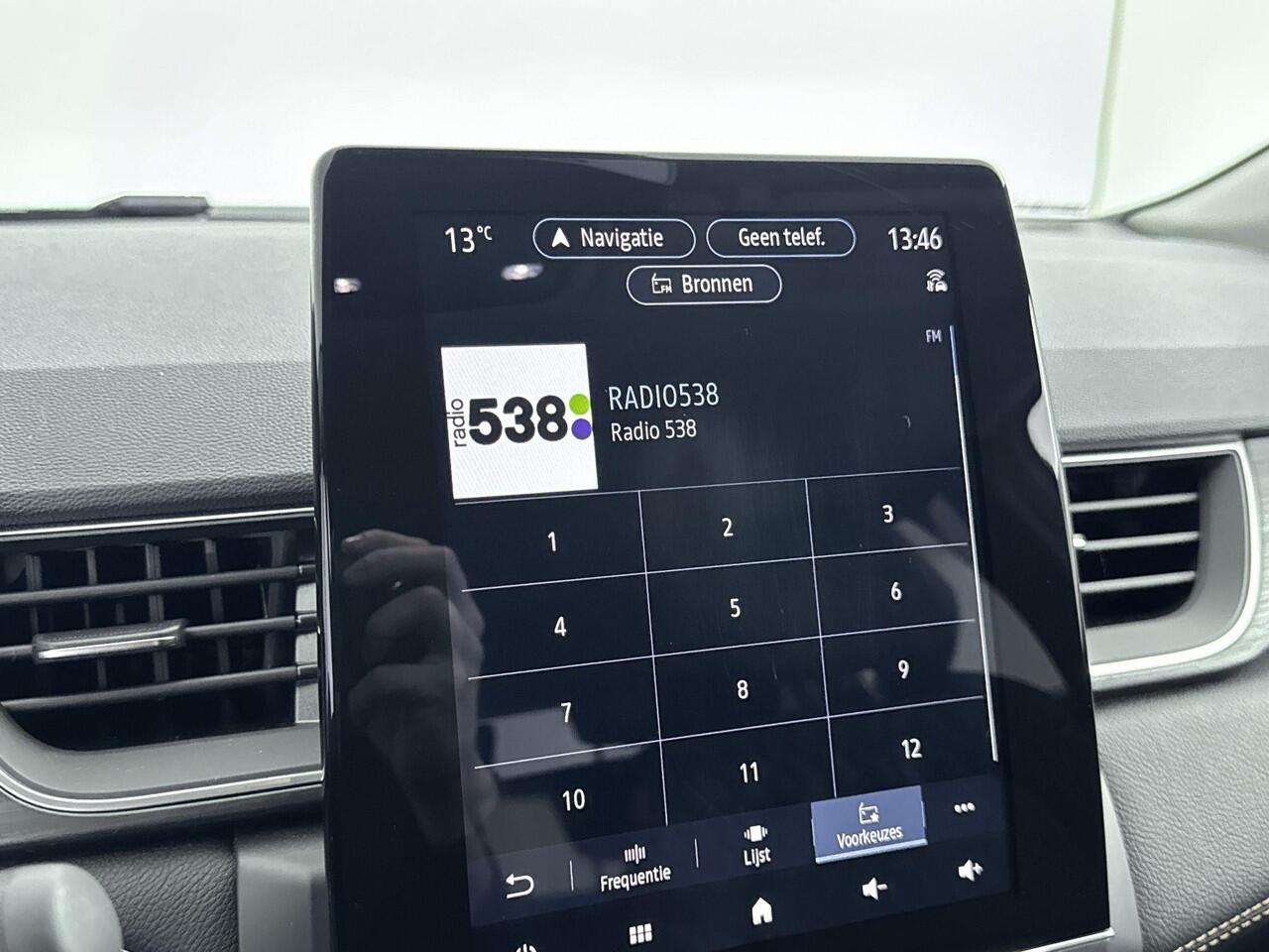 Renault CAPTUR 1.3 TCe Initiale Paris 140PK | Automaat | Lederen Bekleding | Stoel- en Stuurverwarming | Achteruitrijcamera | Apple CarPlay & Android Auto