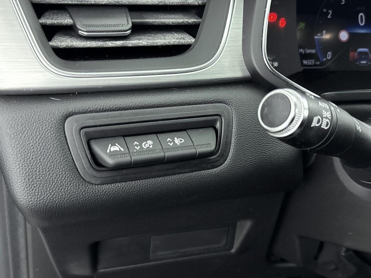 Renault CAPTUR 1.3 TCe 130Pk Intens | Navigatie via Apple & Android Carplay | Climate Control | Cruise Control & Snelheidsbegrenzer | Parkeersensoren Achter | Keyless Entry | Privacy Glass |