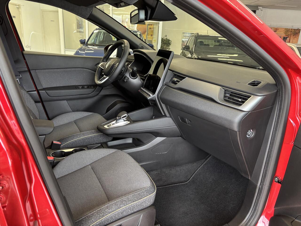 Renault CAPTUR Mild hybrid (bijna) NIEUWSTAAT -Stoel+Stuur verwarm. - Navi - Carplay