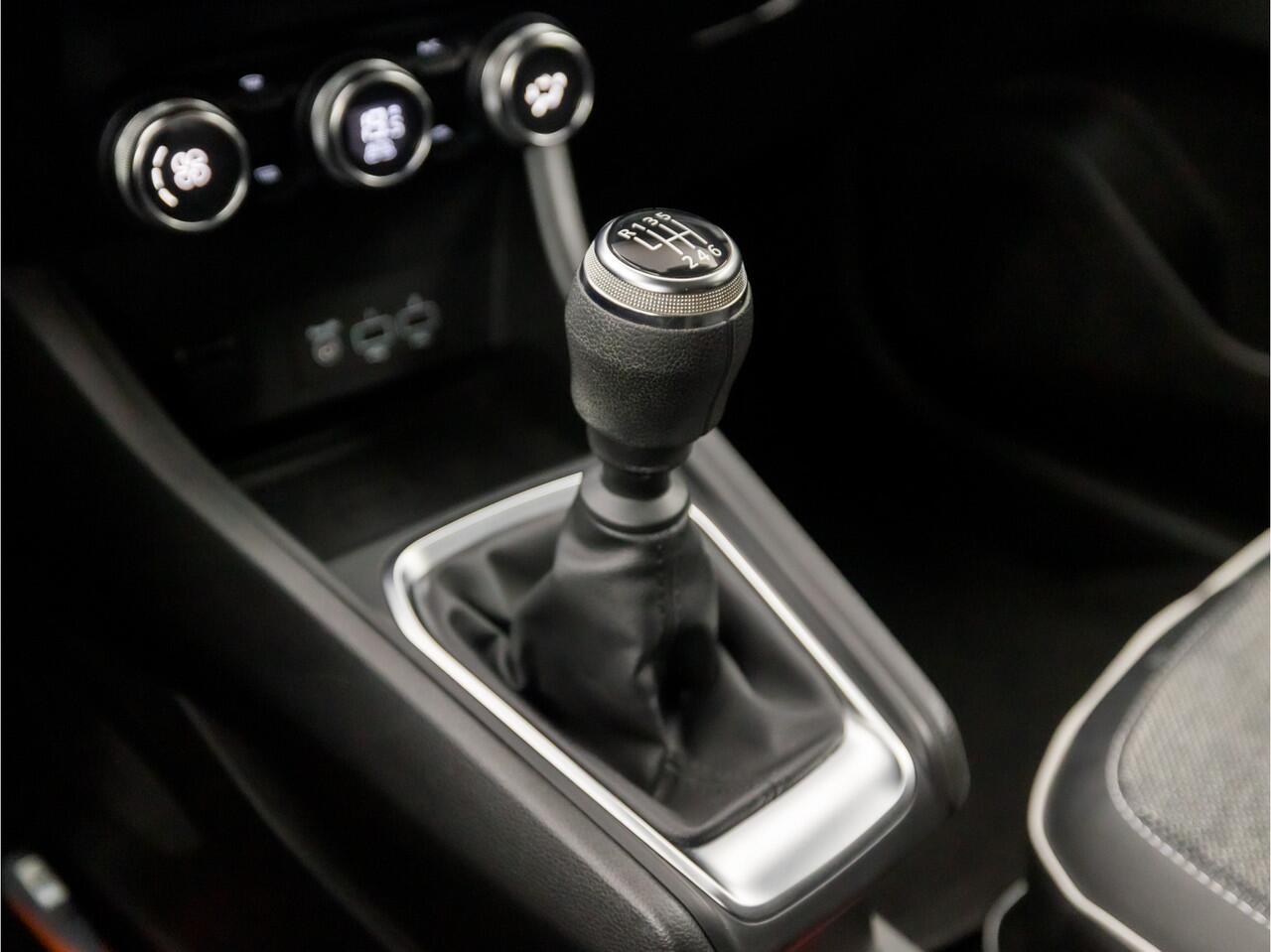 Renault CAPTUR 1.0 TCe 90 Intens Sport (VIRTUAL COCKPIT, APPLE CARPLAY, GROOT NAVI, CLIMATE, LEDER, CAMERA, SPORTSTOELEN, KEYLESS, LED KOPLAMPEN, GETINT GLAS, LANE ASSIST, NIEUWSTAAT)