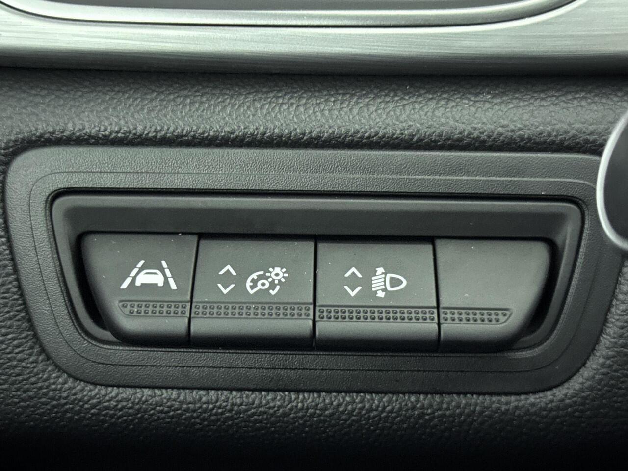 Renault CAPTUR 1.0 TCe Intens 100PK | Trekhaak | Achteruitrijcamera | Parkeersensoren | Navigatie | Climate Control | Lichtmetalen velgen 17"