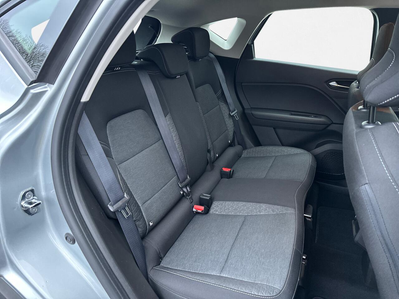 Renault CAPTUR 1.6 E-Tech full hybrid 145 evolution NAVI / CAMERA / CRUISE / PDC VOOR&ACHTER