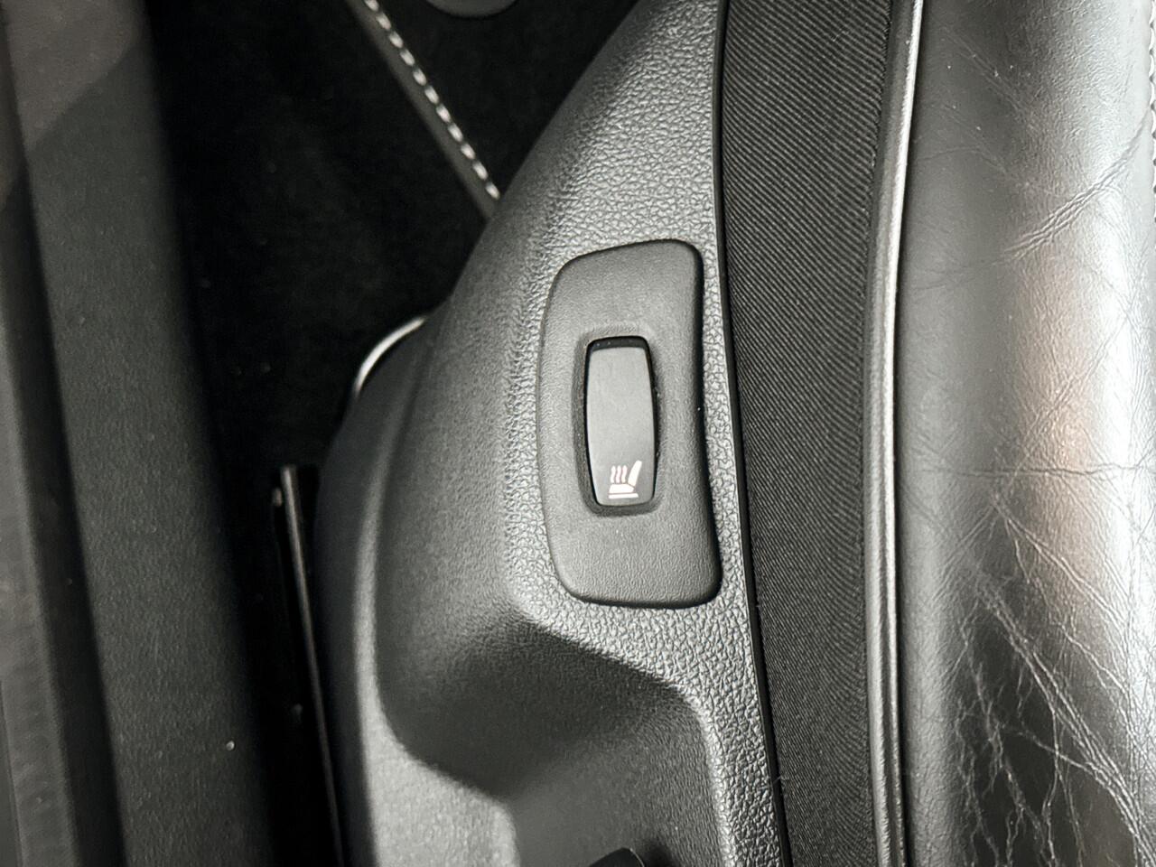 Renault CAPTUR TCe Aut. Initiale Paris | Panoramadak | Bose Audio | Parkeercamera | Trekhaak | Stoelverwarming