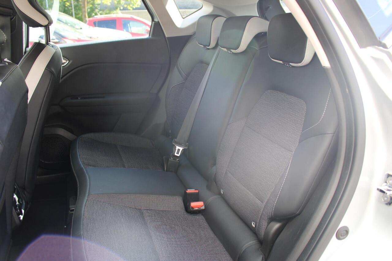 Renault CAPTUR 1.3 TCe 155 Intens | Navigatiesysteem | Trekhaak | Dodehoekwaarschuwing| Adaptive Cruisecontrol | Apple/Android Auto | Stoelverwarming | Climatecontrol