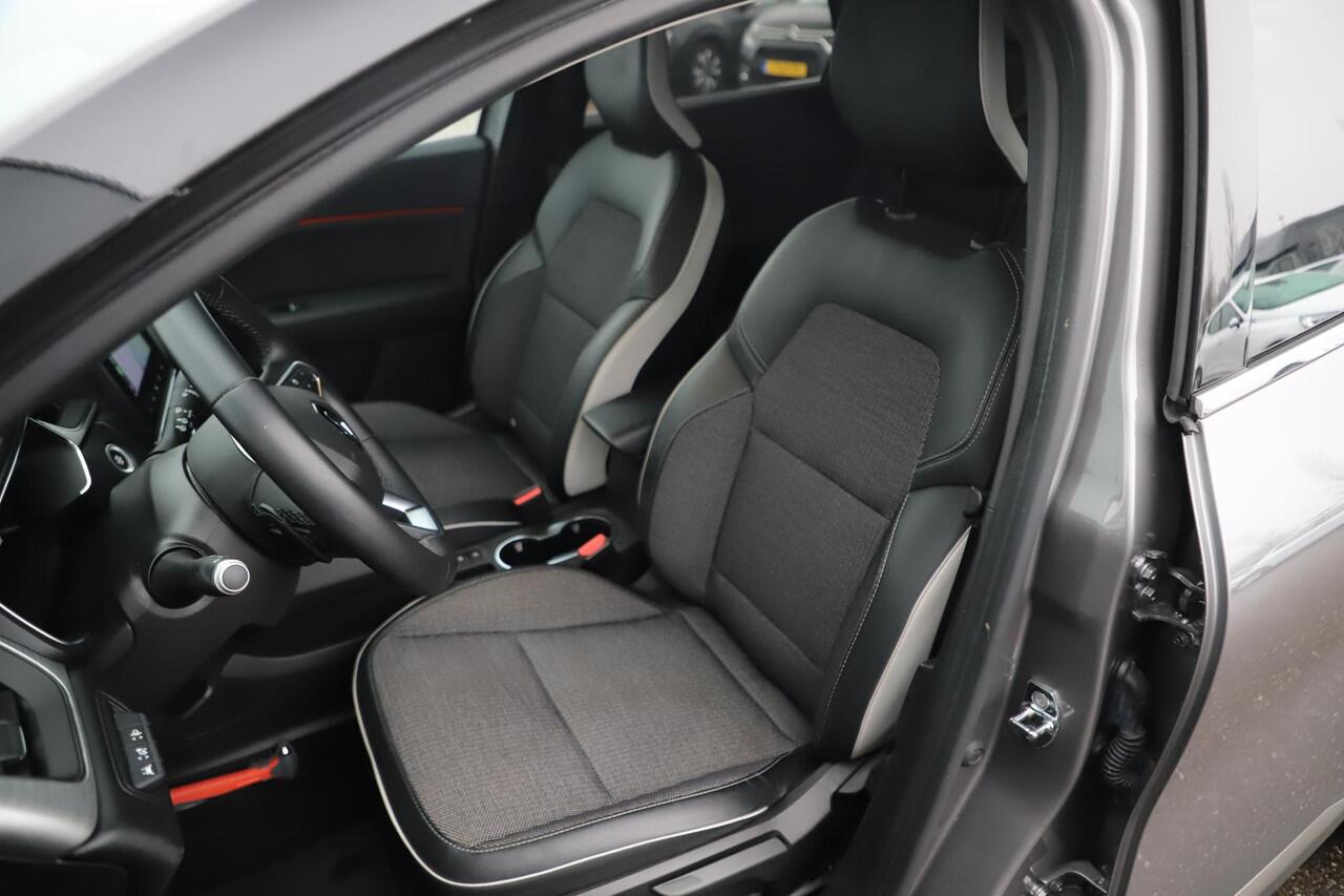 Renault CAPTUR 1.3 TCe 140 Intens Automaat LMV Half Leder LED Navigatie Carplay Android Bluetooth Climate Cruise Control