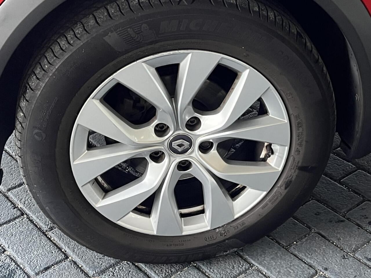 Renault CAPTUR 1.0 TCe 100 Intens TREKHAAK / PARKEERSENSOREN / CRUISE CONTROL / CLIMATE CONTROL / NAVI / 1 EIGENAAR!