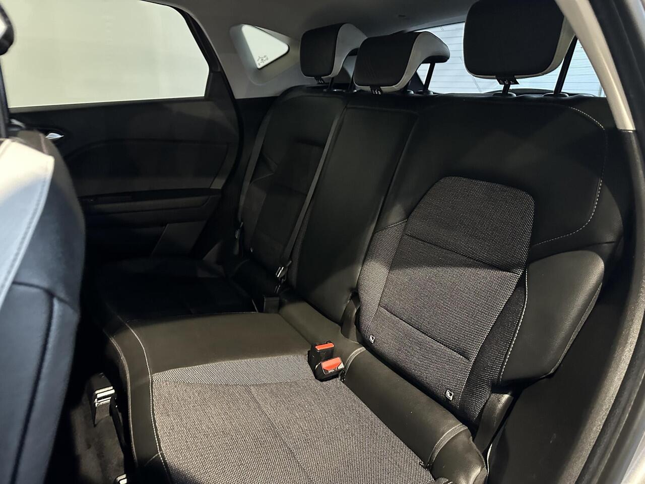 Renault CAPTUR 1.6 E-Tech full hybrid 145 techno | TREKHAAK | 1E EIGENAAR | ACHTERUITRIJCAMERA | PARKEERSENSOREN VOOR&ACHTER | ALL SEASON BANDEN |