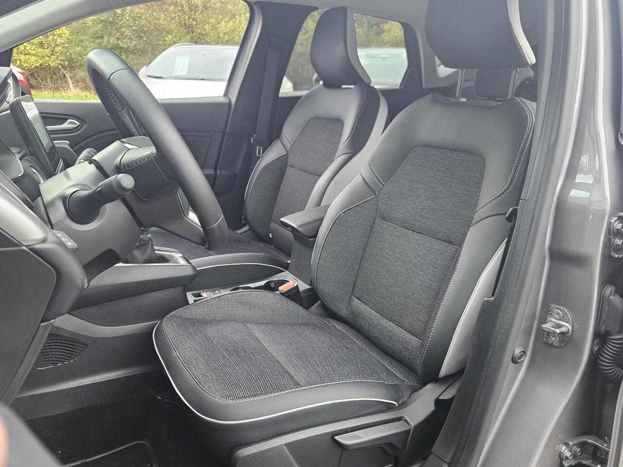 Renault CAPTUR 1.3 mild hybrid 140 techno / Achteruitrijcamera / Apple Carplay & Android Auto / Climate Control / Navigatie / Parkeersensoren / Keyless Entry & Start / Cruise Control /