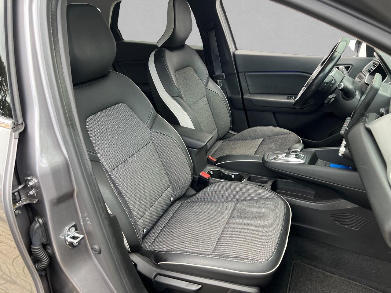 Renault CAPTUR 1.3 TCe 155 Intens EDC AUTOMAAT / NAVI / TREKHAAK