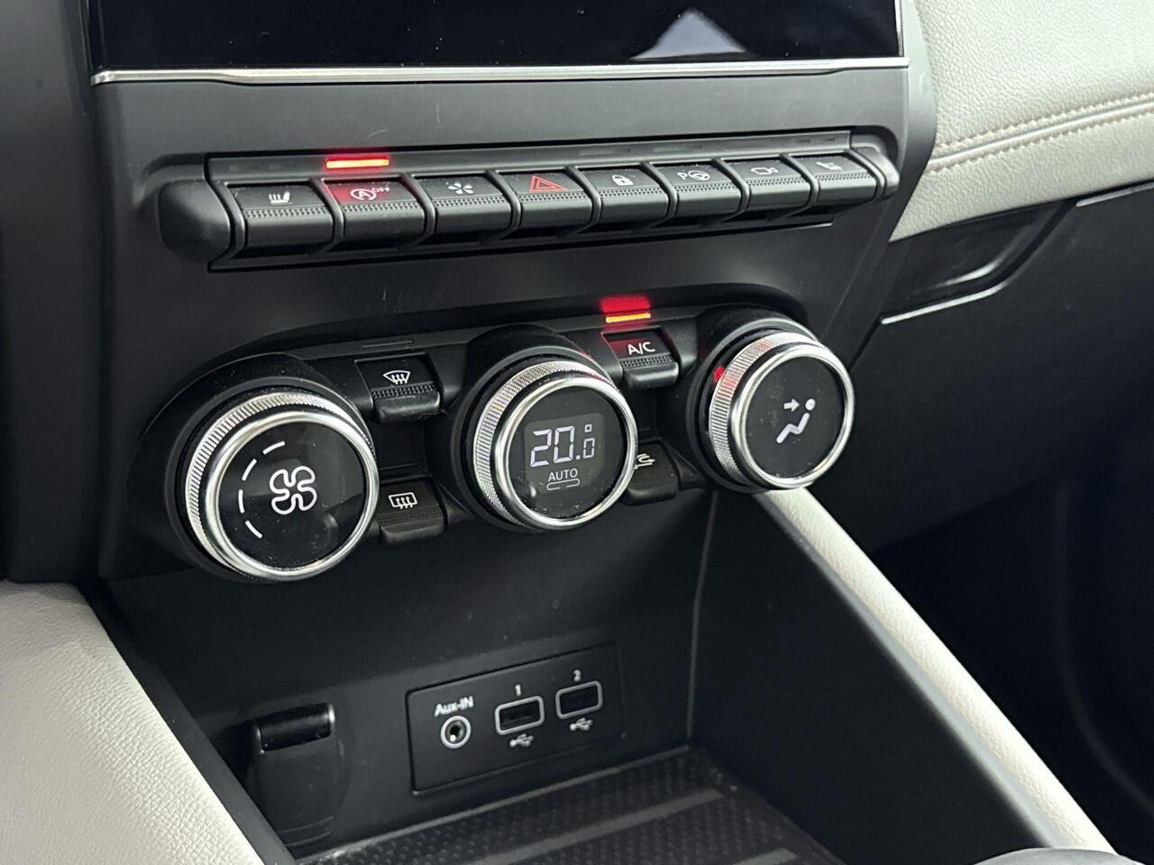 Renault CAPTUR 1.3 TCe 130Pk Initiale Paris | Navigatie | Apple & Android Carplay | 360 Camera | Parkeersensoren Voor & Achter | Stoel & Stuurverwarming | Adaptieve Cruise Control | Keyless Entry | Privacy Glass |