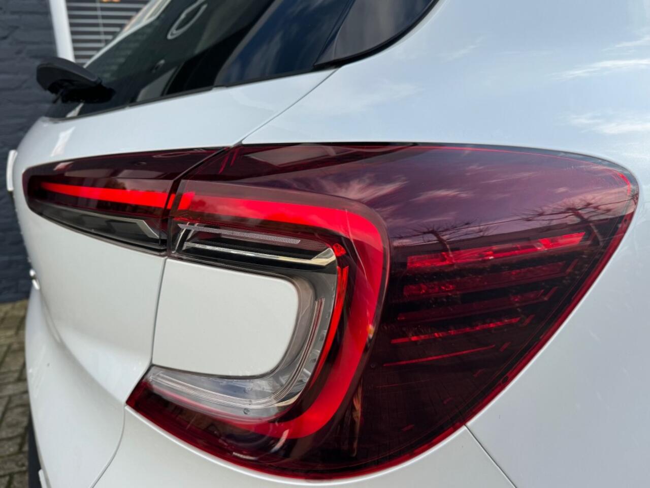 Renault CAPTUR 1.0 TCE Corp. Edition + Car-play + Led + Nav + Pdc - 95 dkm 2021!