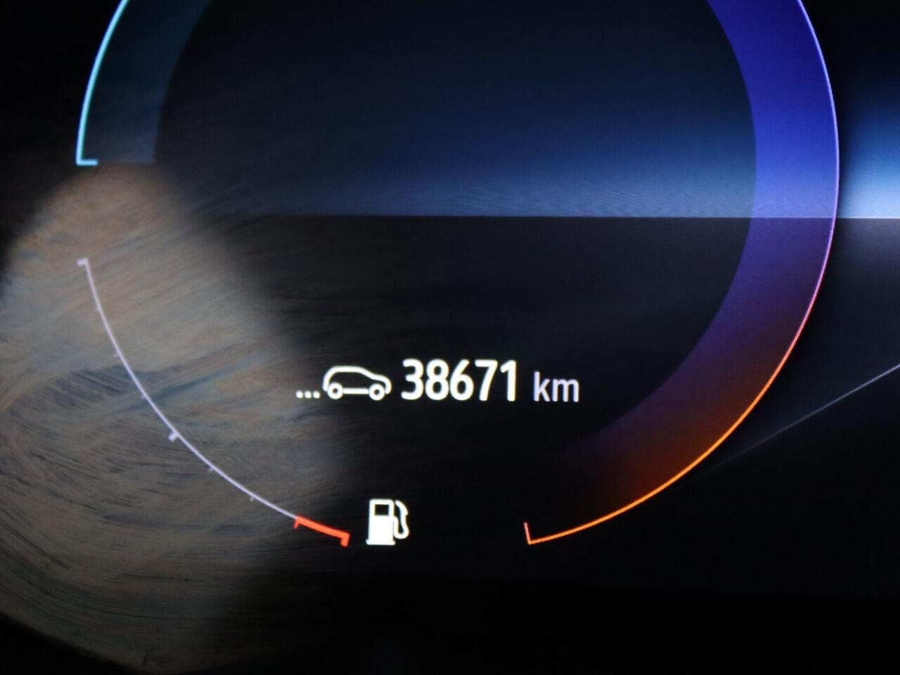 Renault CAPTUR E-Tech Plug-in Hybrid 160pk Intens Automaat Camera | Climate | Cruise | Navi | Parkeersens. v+a