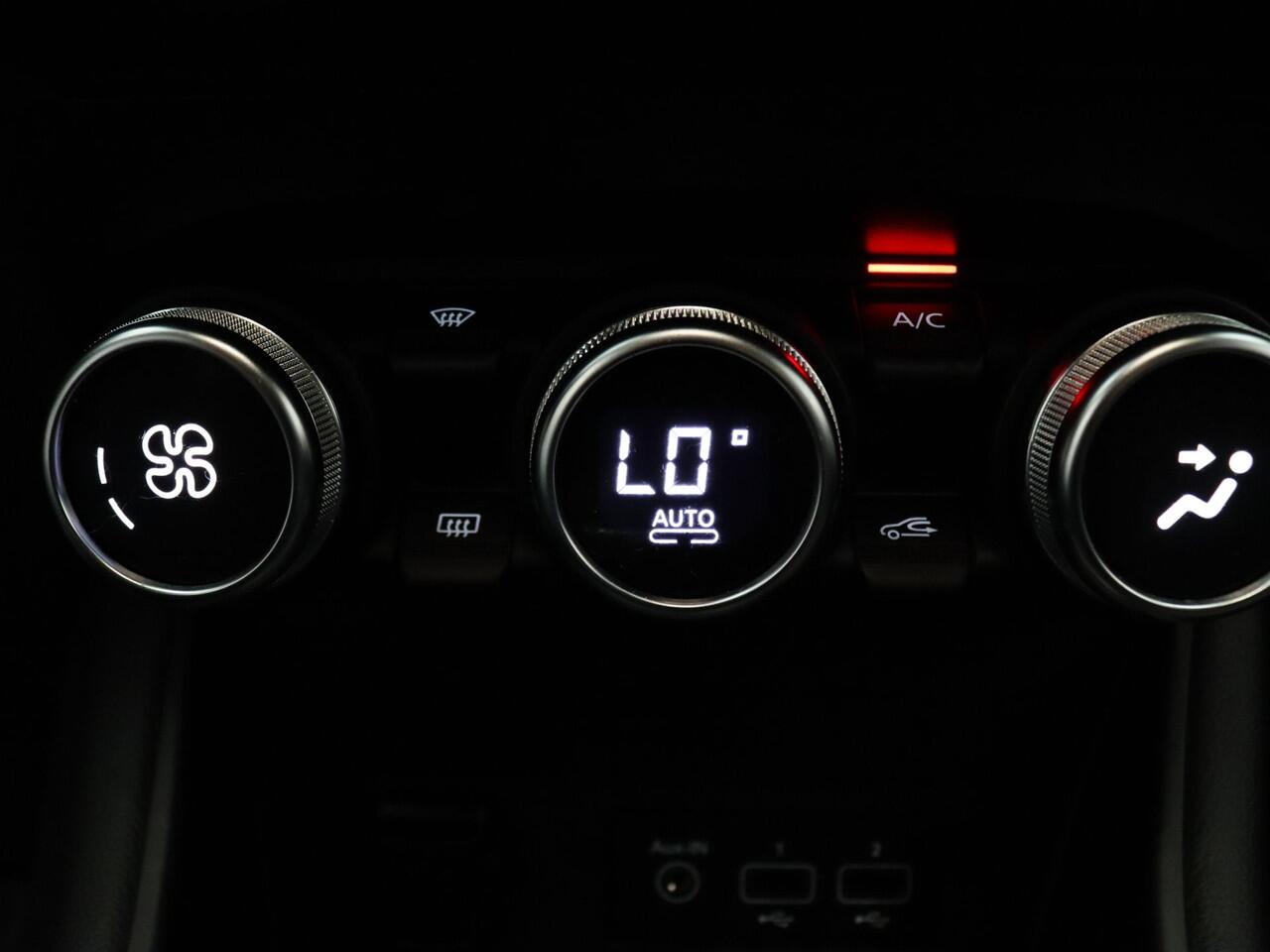 Renault CAPTUR 140pk TCe Intens Cruise | Climate | Carplay | Parkeersens. achter | Trekhaak