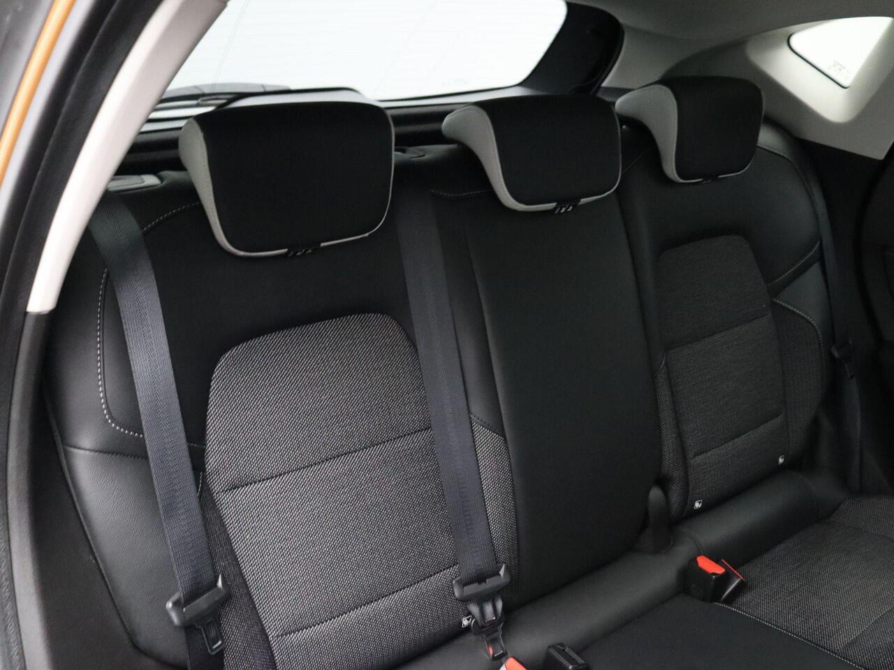 Renault CAPTUR 160pk E-Tech Phev Intens | Dealer Onderhouden | 1e Eigenaar! | Trekhaak | 85% accu score | Digitale Cockpit |