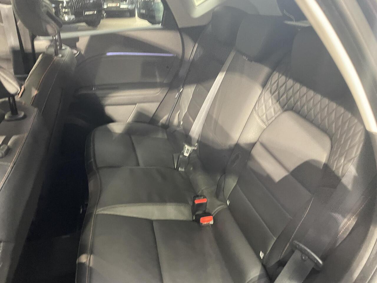 Renault CAPTUR 1.3 TCe 130 Initiale Paris Navigatie | Climate control| Elektrische schuifdak | Camera