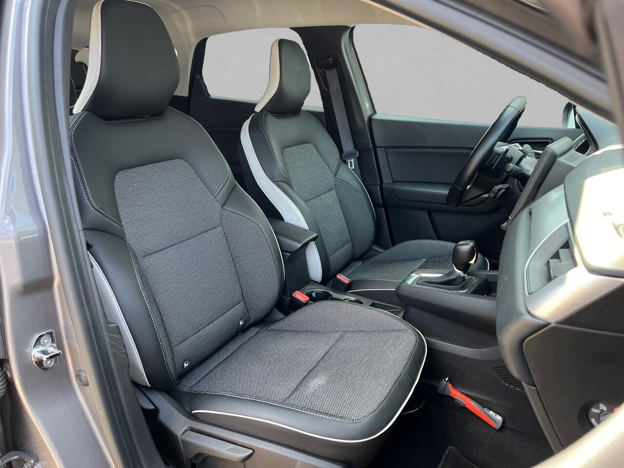 Renault CAPTUR 1.3 TCe INTENS EDC 140 AUTOMAAT / CAMERA / 18 INCH / STOEL EN STUURVERWARMING / TREKHAAK AUTOMAAT / CAMERA / 18 INCH / STOEL EN STUURVERWARMING / TREKHAAK