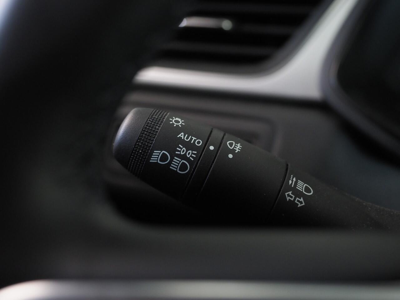 Renault CAPTUR 1.0 TCe 90 techno | Stuurwiel En Voorstoelen Verwarmd | Achteruitrijcamera | Actief Remmen | Apple CarPlay/ Android Auto | Parkeersensoren Voor- En Achter | Keyless Entry | Automatische Dimverlichting