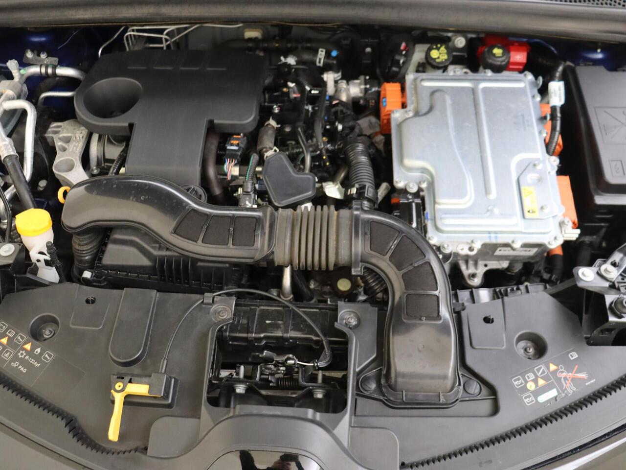 Renault CAPTUR 1.6 E-Tech Hybrid 145 e-tech engineered Panoramadak | LM velgen | Half leder | parkeersensoren