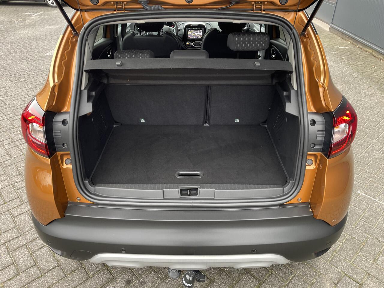 Renault CAPTUR 130pk Intens (Trekhaak - Camera - Parkeersensoren V+A - LED - Keyless Entry - Stoelverwarming - Automatische Airco - Navigatie)