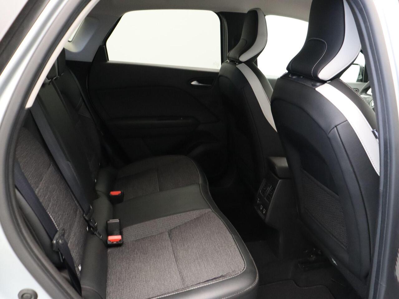 Renault CAPTUR E-Tech Hybrid 145pk Techno | Grootscherm navigatie | Digitaal dashboard | Achteruitrijcamera | Parkeersensoren voor/achter |